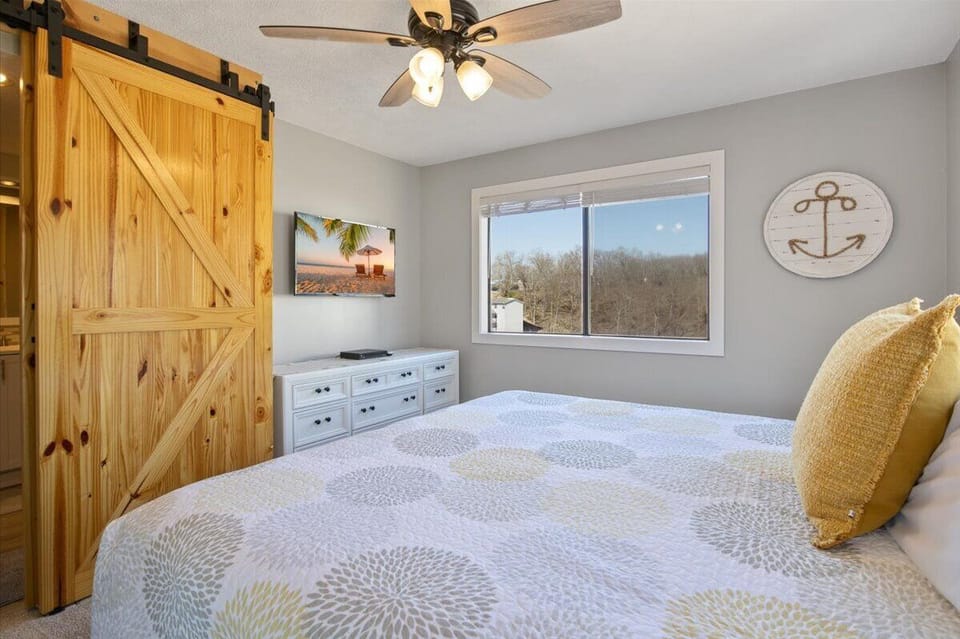 Primary guest room with Smart TV