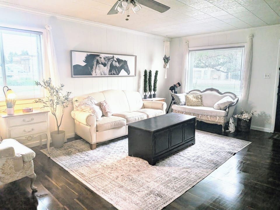 Relaxing and comfortably elegant living room