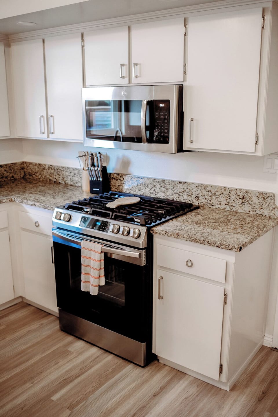 Prepare a local, farm-to-table feast in this chef-inspired kitchen.