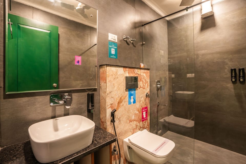 8 Bed Mixed Dom | Iron/ironing board, free WiFi