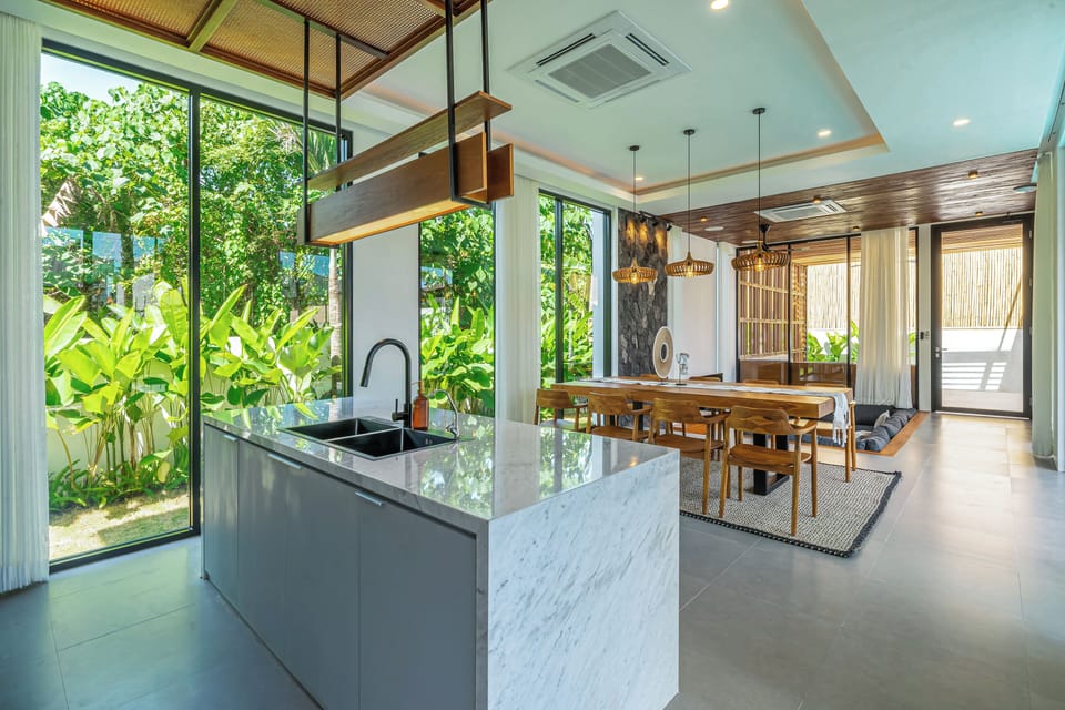 Fridge, microwave, stovetop, dishwasher