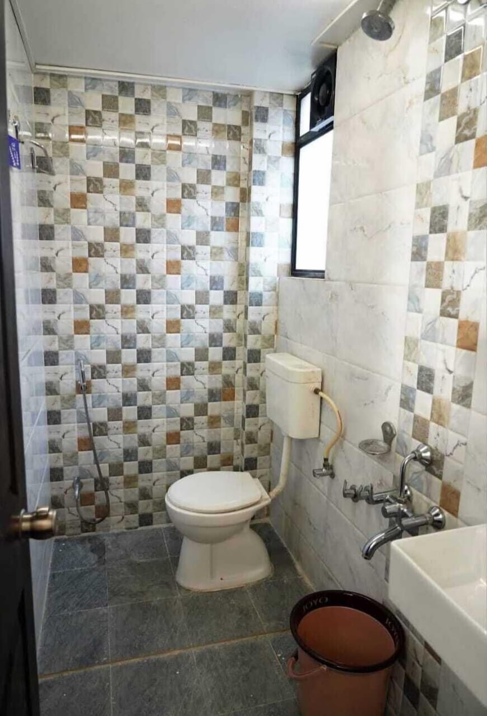 Classic Room | Bathroom | Shower, towels, soap, shampoo