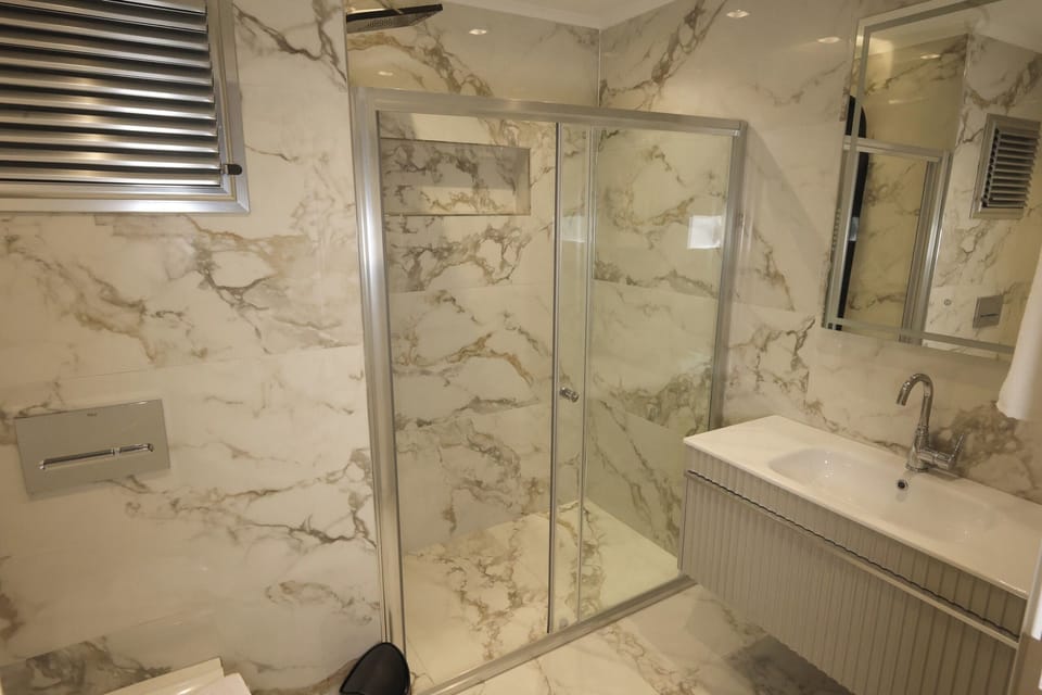 Family Twin Room, City View | Bathroom | Shower, hair dryer, slippers, towels