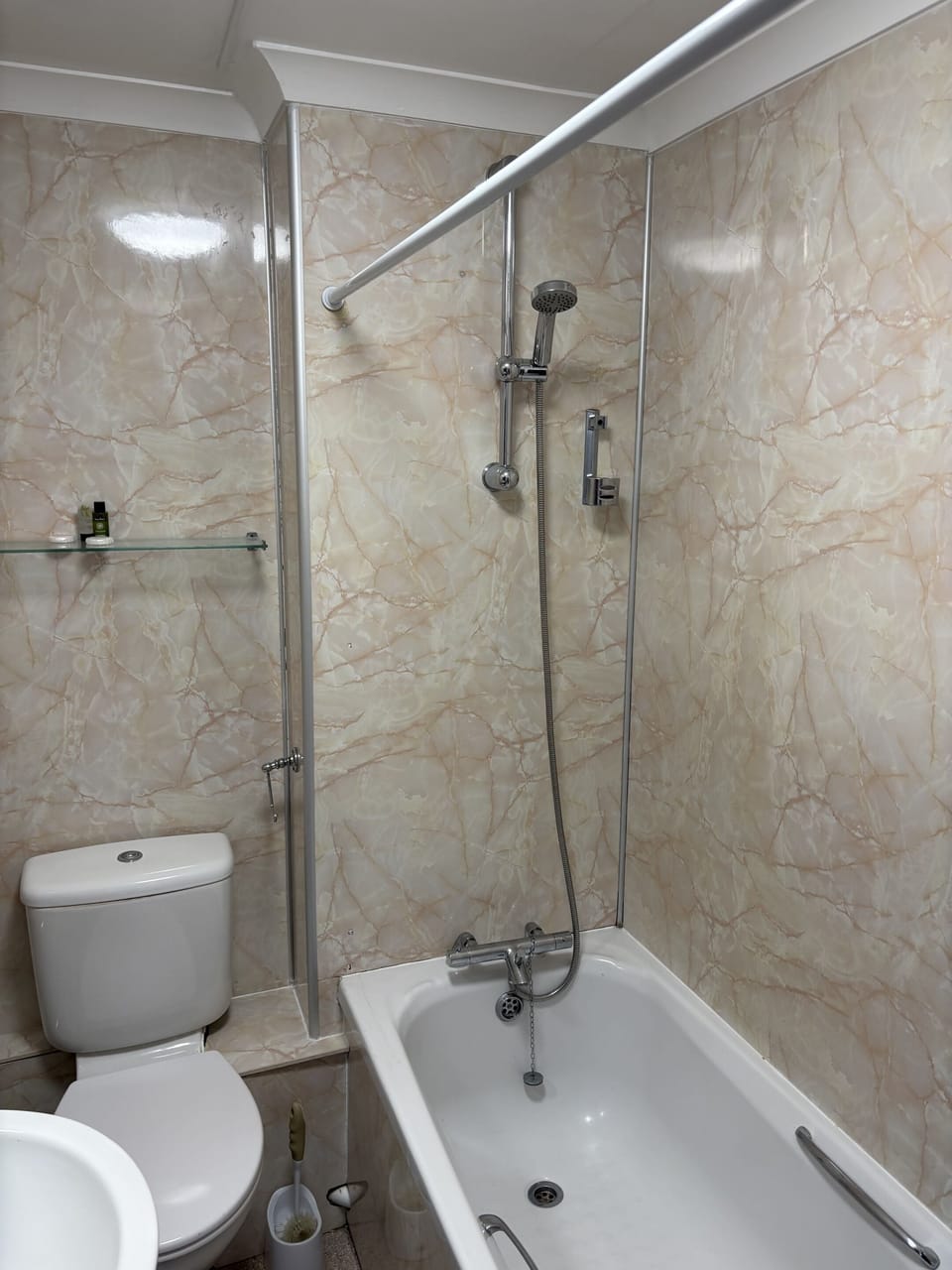 Combined shower/tub, towels, toilet paper