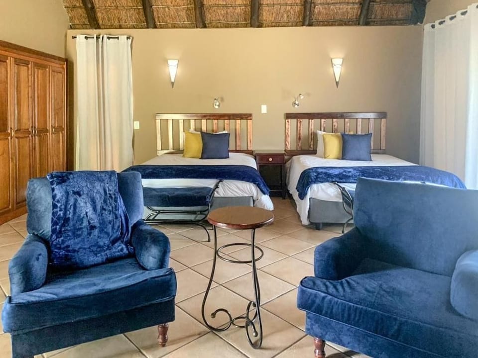 Family Room | Iron/ironing board, free WiFi
