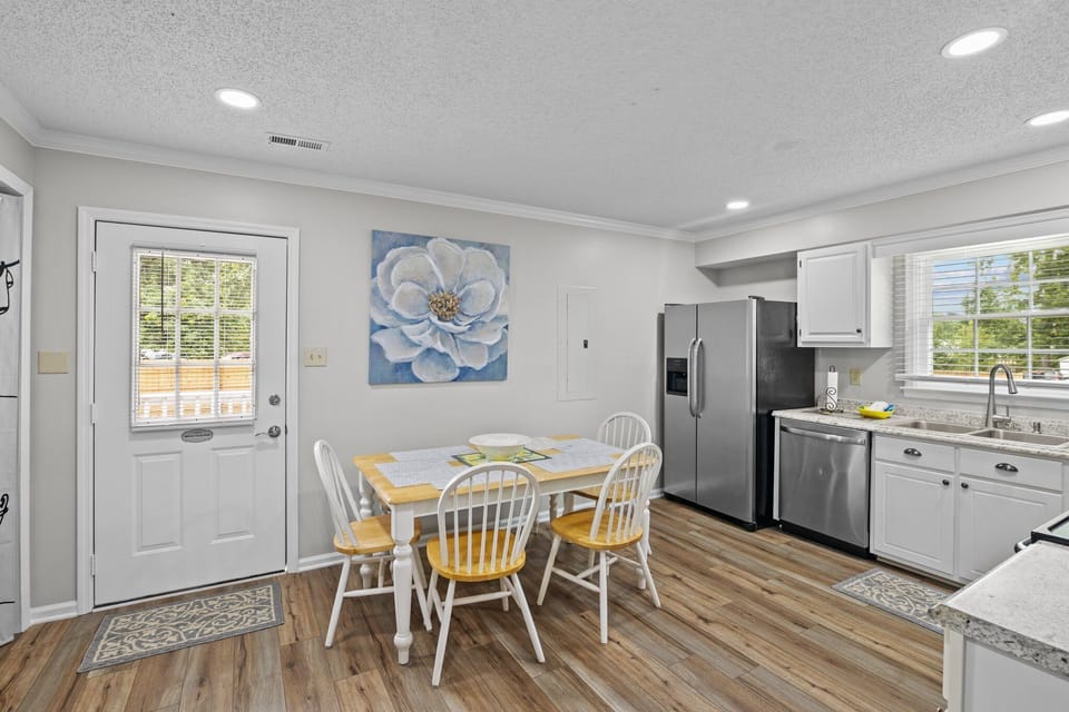 Dining table seats 6 in this eat-in kitchen.