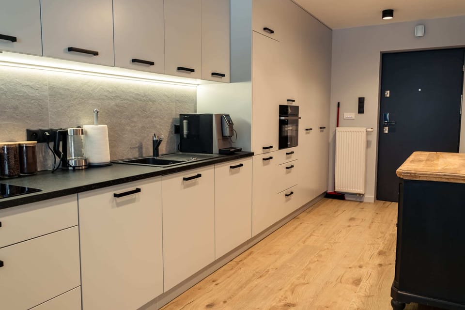 Fully equipped kitchenette with a dining area.