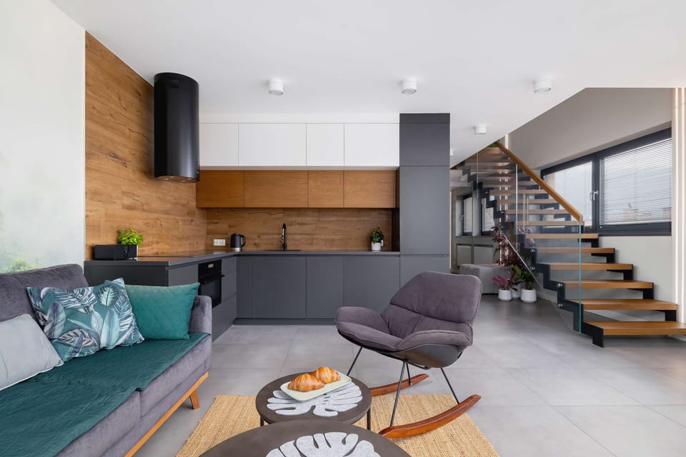 Stylish living room with coffe table. 