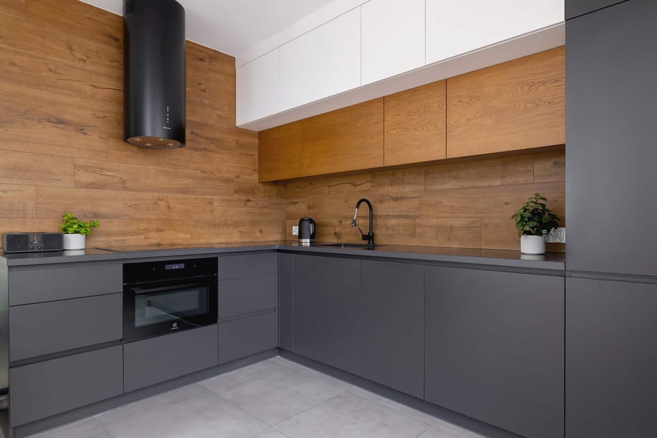 Modern, fully equipped kitchenette. 