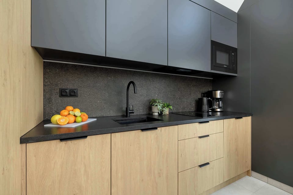 Kitchenette with plenty of kitchen utensils and dishes. 