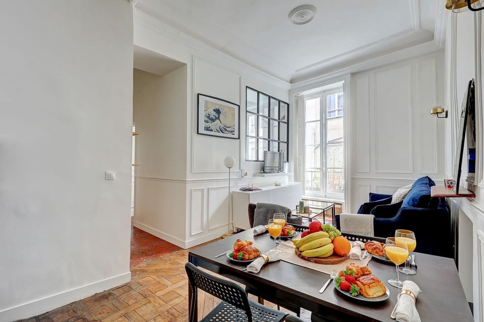 City Apartment, 1 Double Bed with Sofa bed, Non Smoking, Courtyard View | Living area | 40-inch Smart TV with satellite channels