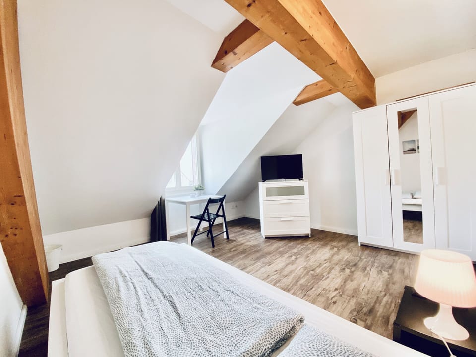 Einzelzimmer mit Allgemeinbad | Desk, laptop workspace, free WiFi