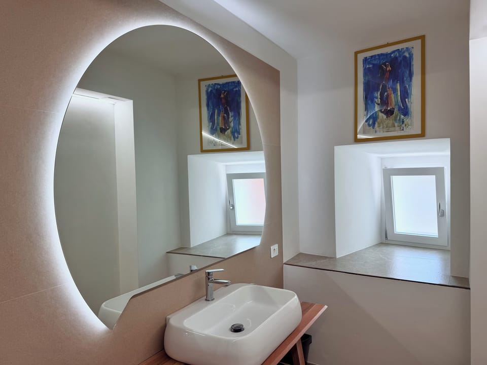 Room | Bathroom | Shower, free toiletries, hair dryer, slippers