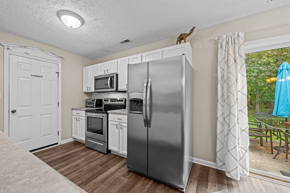 Refrigerator dispenses filtered water and ice