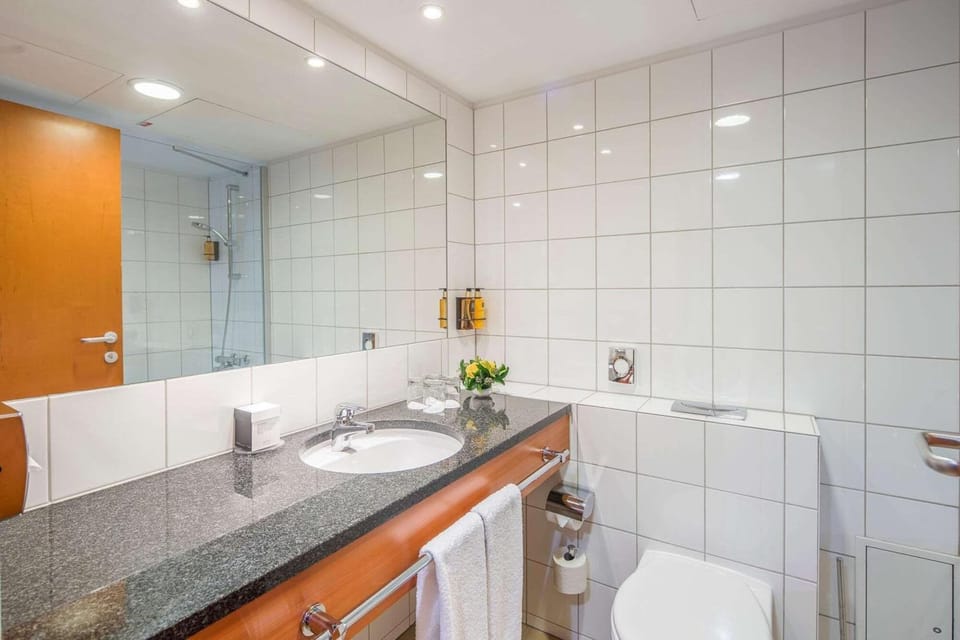 Family Quadruple Room, 1 Bedroom | Bathroom | Hair dryer, towels, soap, shampoo