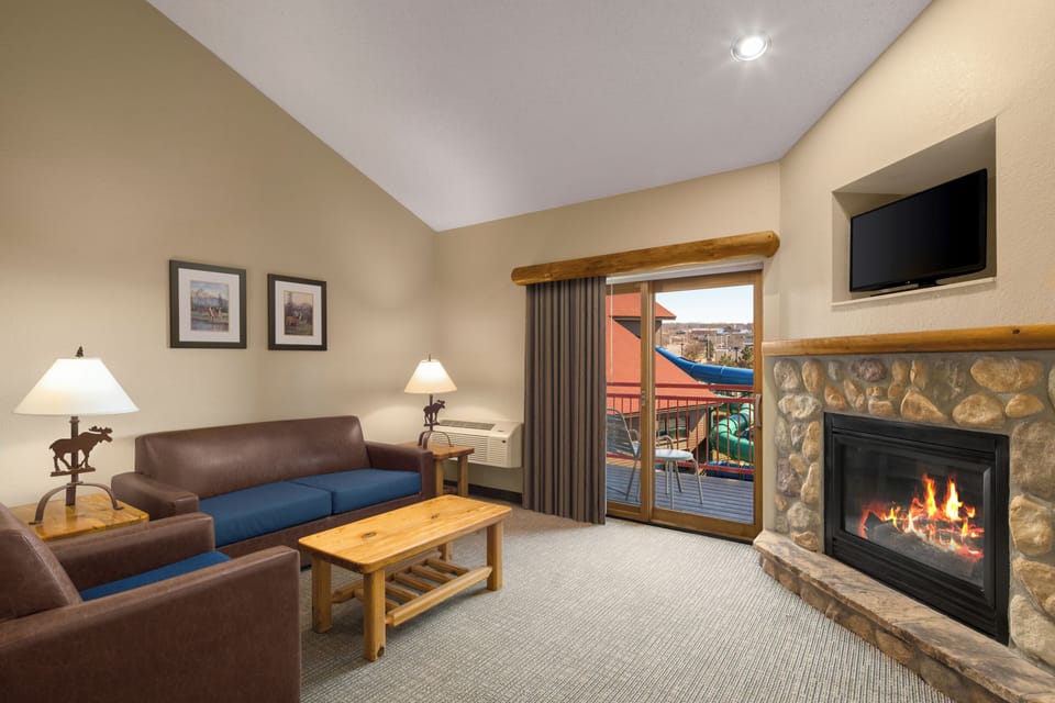 Family Fireplace Suite | In-room safe, laptop workspace, iron/ironing board, cribs (free)