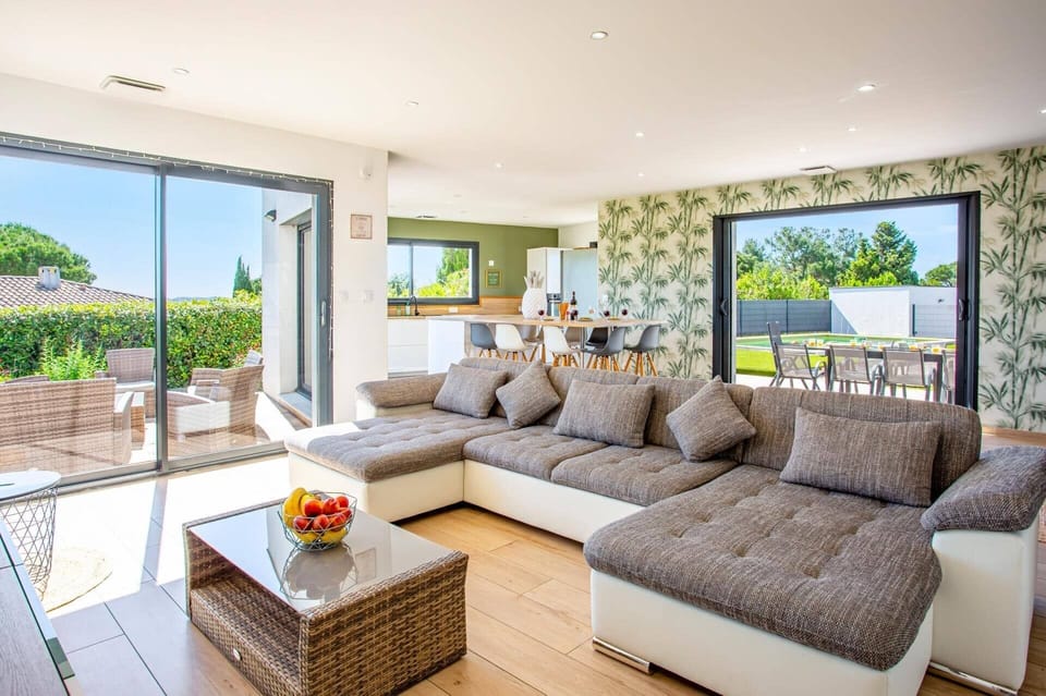 Villa Zephyr image