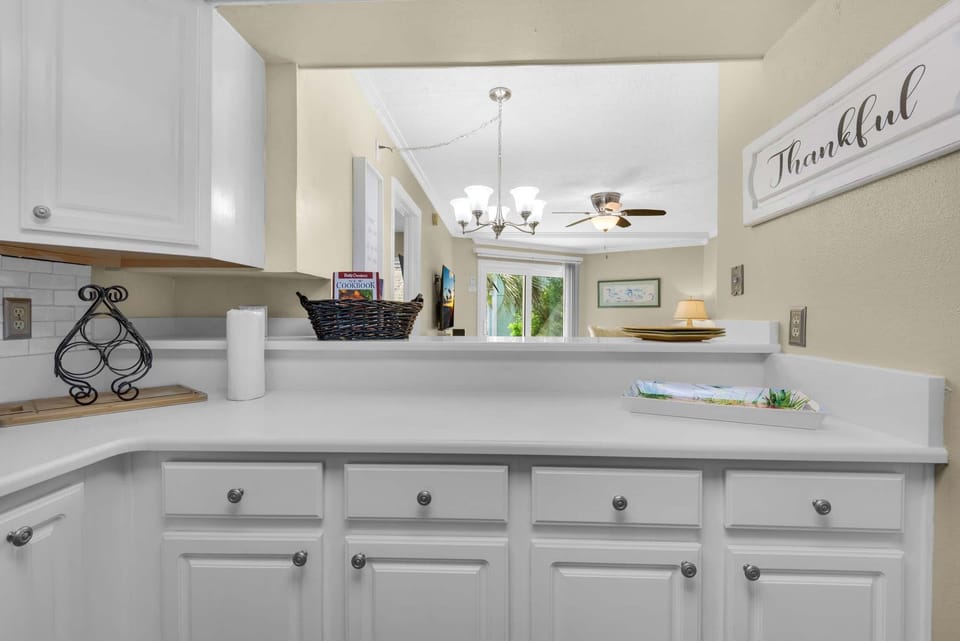 Condo, 1 King Bed with Sofa bed (Sand Dollar W-101) | Interior