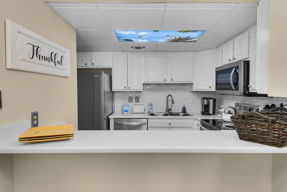 Condo, 1 King Bed with Sofa bed (Sand Dollar W-101) | Private kitchen | Oven, toaster