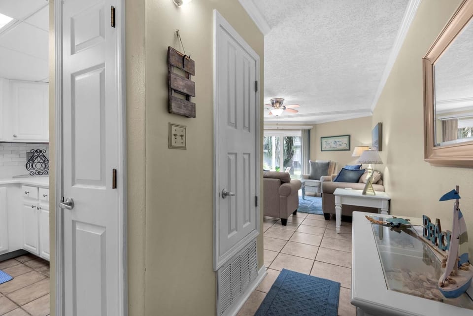 Condo, 1 King Bed with Sofa bed (Sand Dollar W-101) | Interior