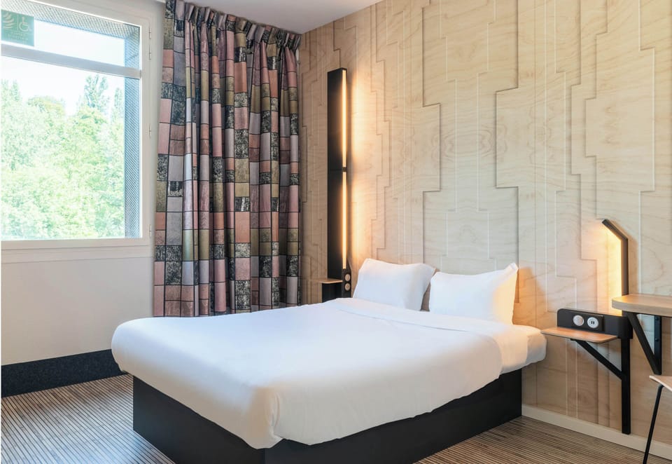 Double Room, Accessible, Non Smoking | Premium bedding, desk, soundproofing, free WiFi