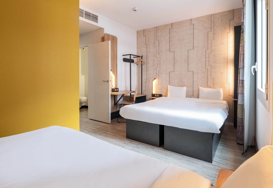 Triple Room, Non Smoking | Premium bedding, desk, soundproofing, free WiFi