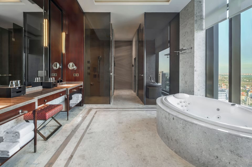 Combined shower/tub, deep soaking tub, designer toiletries, hair dryer