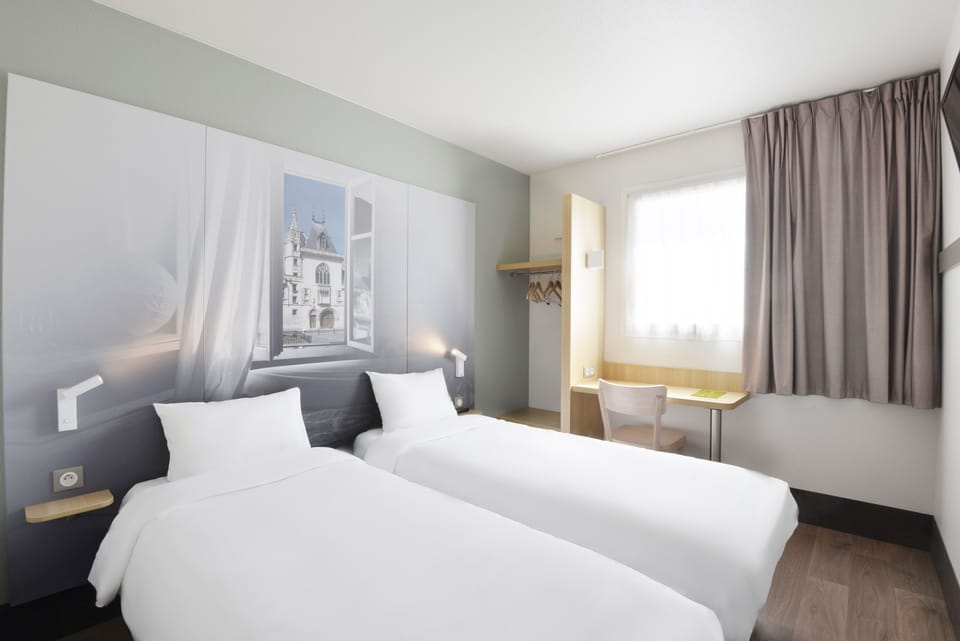 Twin Room, Non Smoking | Desk, soundproofing, cribs/infant beds, free WiFi