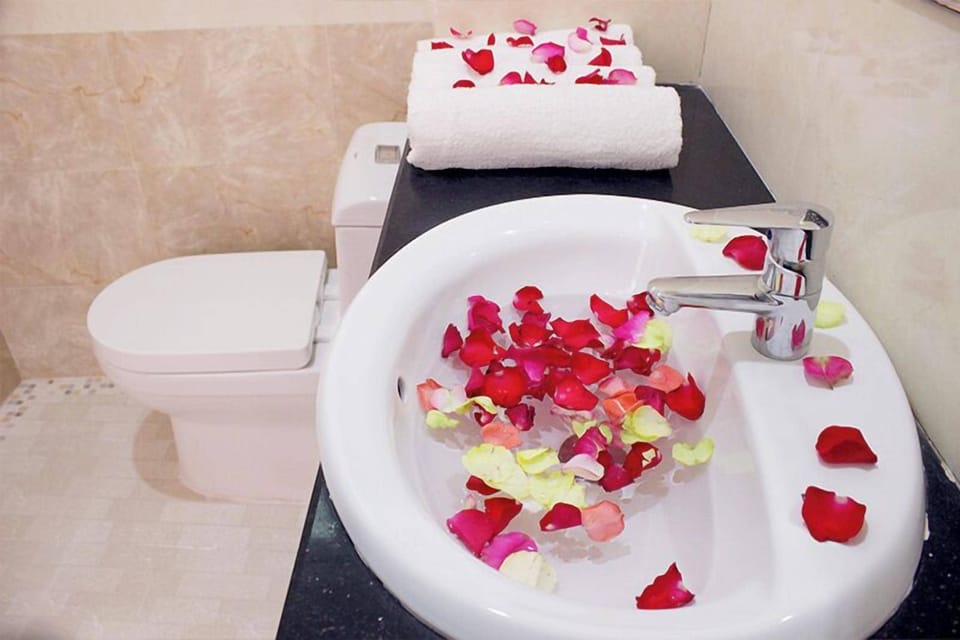 Shower, free toiletries, slippers, bidet