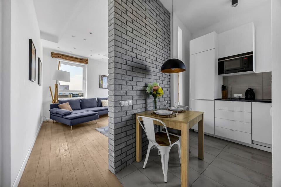 Fully Equipped Kitchen with Dining Table | Book Now with RENTUJEMY.COM