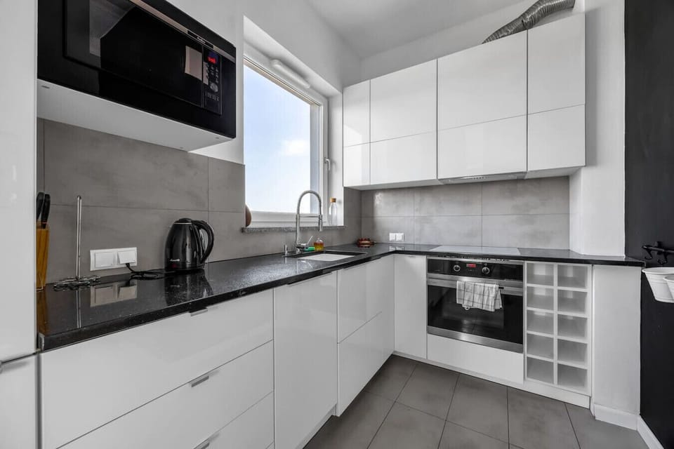 Fully Equipped Kitchen with Dining Table | Book Now with RENTUJEMY.COM