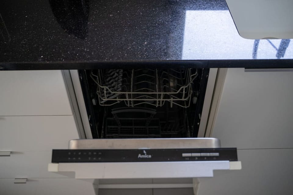Fully Equipped Kitchen with Dining Table | Book Now with RENTUJEMY.COM