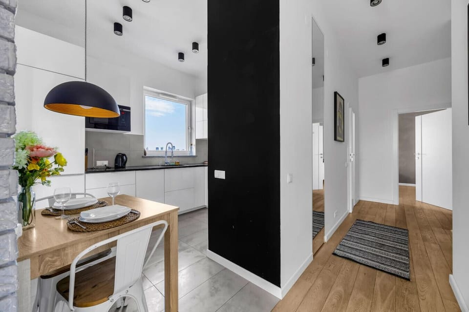 Fully Equipped Kitchen with Dining Table | Book Now with RENTUJEMY.COM