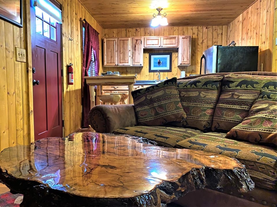 Saloon Cabin | Premium bedding, individually decorated, individually furnished