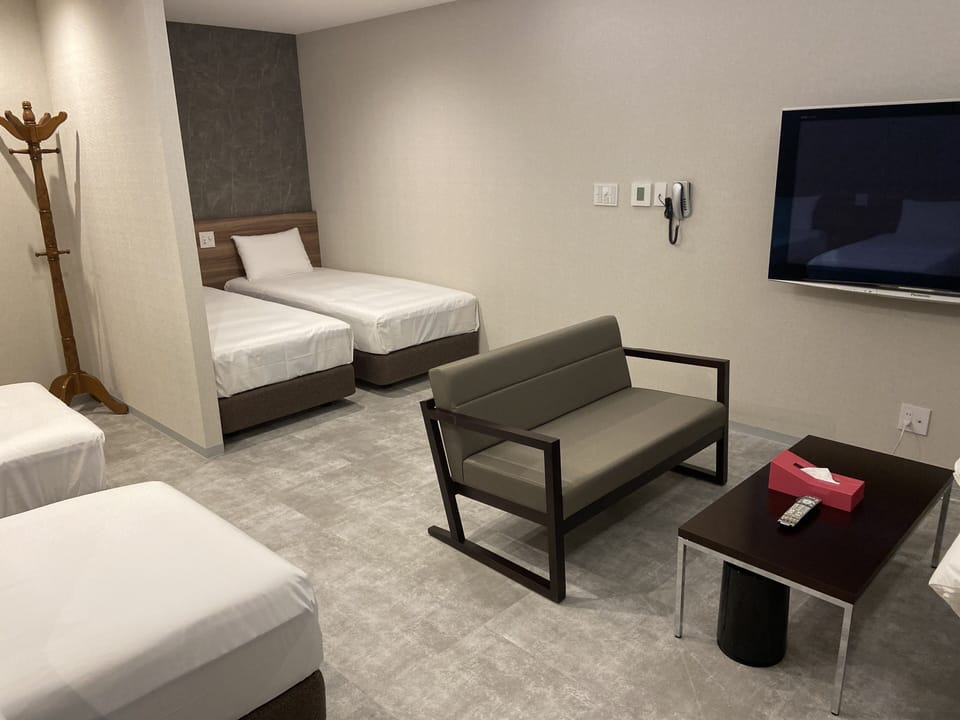 Suite, Smoking | Individually decorated, individually furnished, desk, free WiFi