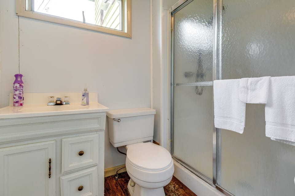 Full Bathroom | 2nd Floor