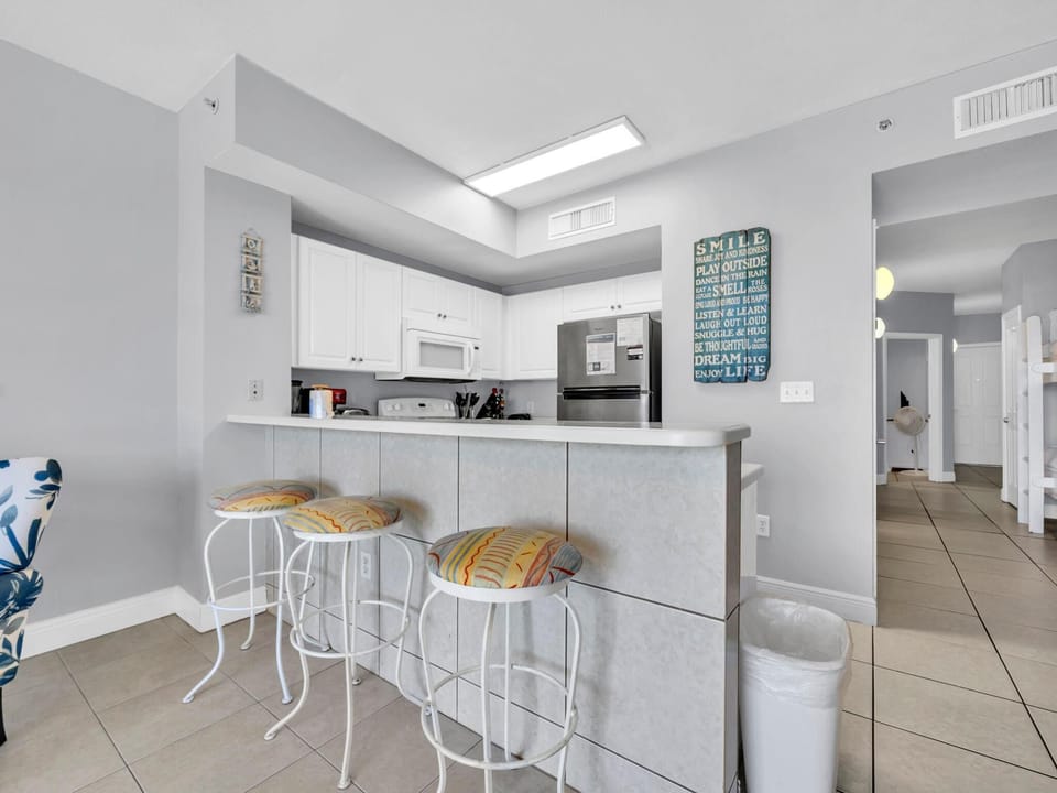 Condo, Multiple Beds (Celadon 203) | Private kitchen | Oven, toaster