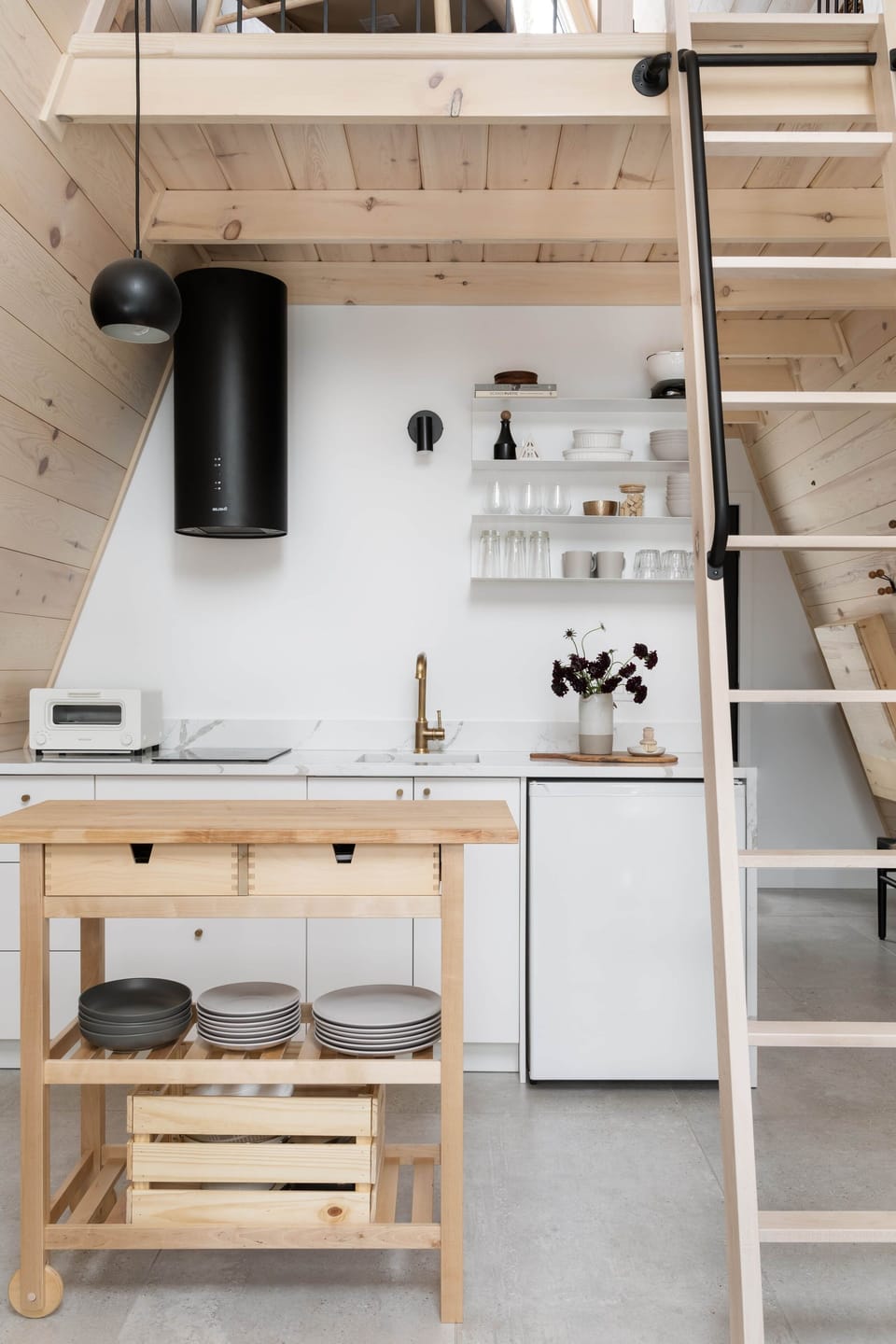 Minimalist kitchen with everything you need to cook. Photo credit: @foundmythrill