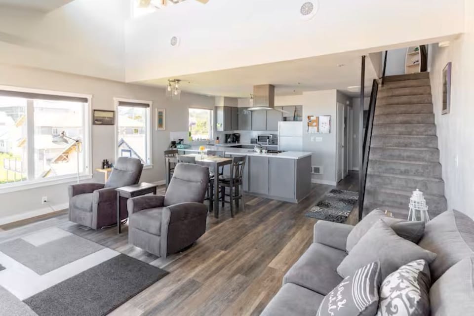 Spacious front room with plenty of space 