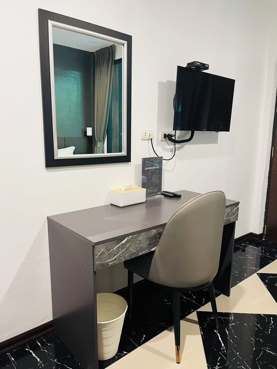 Superior Twin Room | Minibar (some free items), in-room safe, desk, blackout drapes