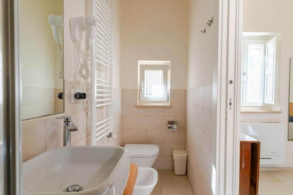 Deluxe Double Room, City View | Bathroom | Shower, hair dryer, bidet, towels