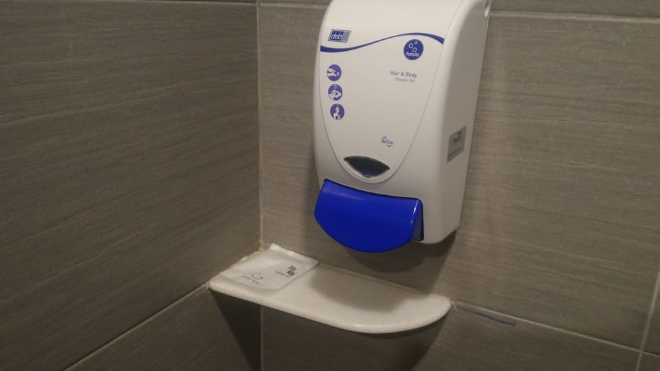 Shower, free toiletries, towels