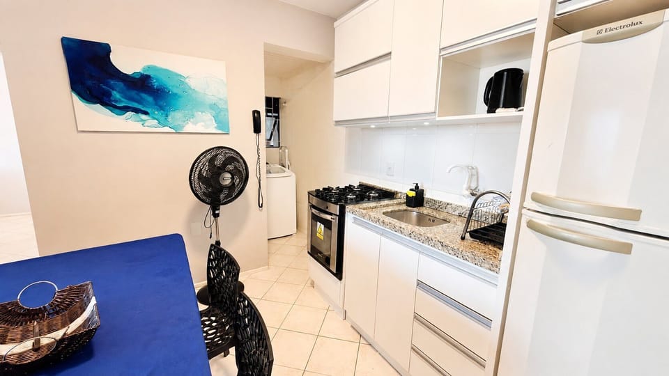 Family Apartment | Private kitchen | Electric kettle, toaster
