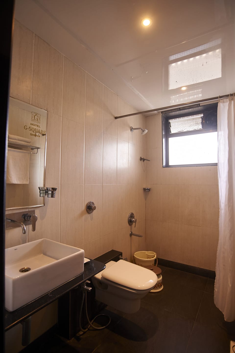 Executive Double Room, 1 Double Bed | Bathroom | Shower, free toiletries, towels
