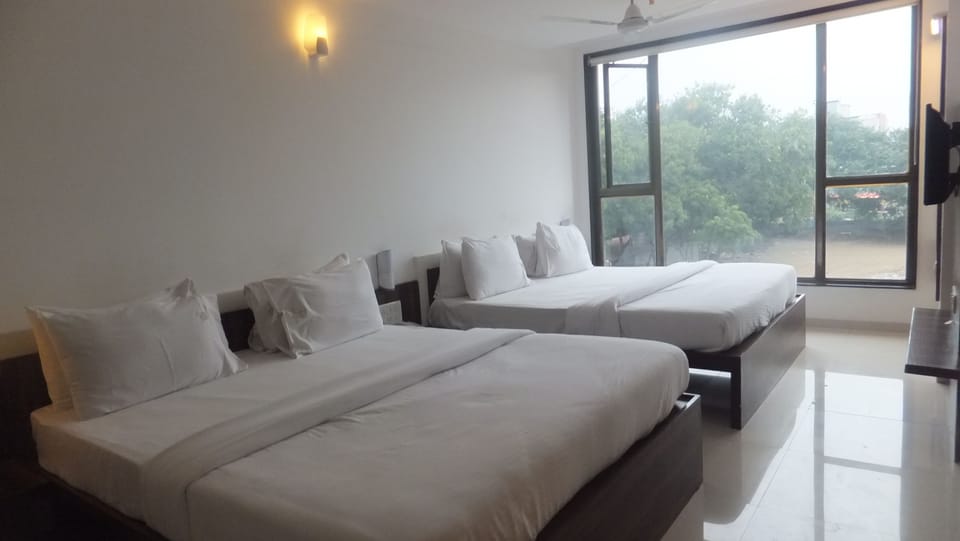 Executive Quadruple Room, 2 Double Beds, Accessible | Desk, soundproofing, rollaway beds, free WiFi