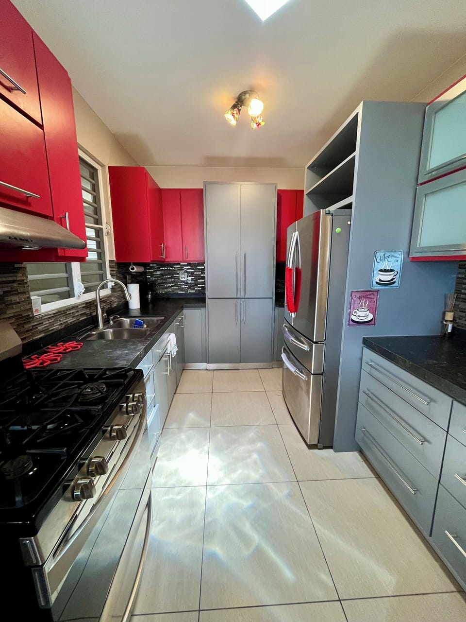 Family House, Ocean View | Private kitchen