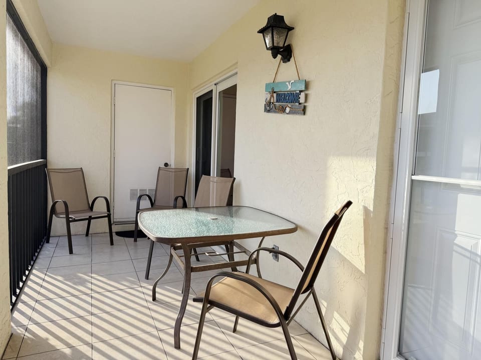 Poolside 2BR – Boca to Manasota in Minutes (3337)