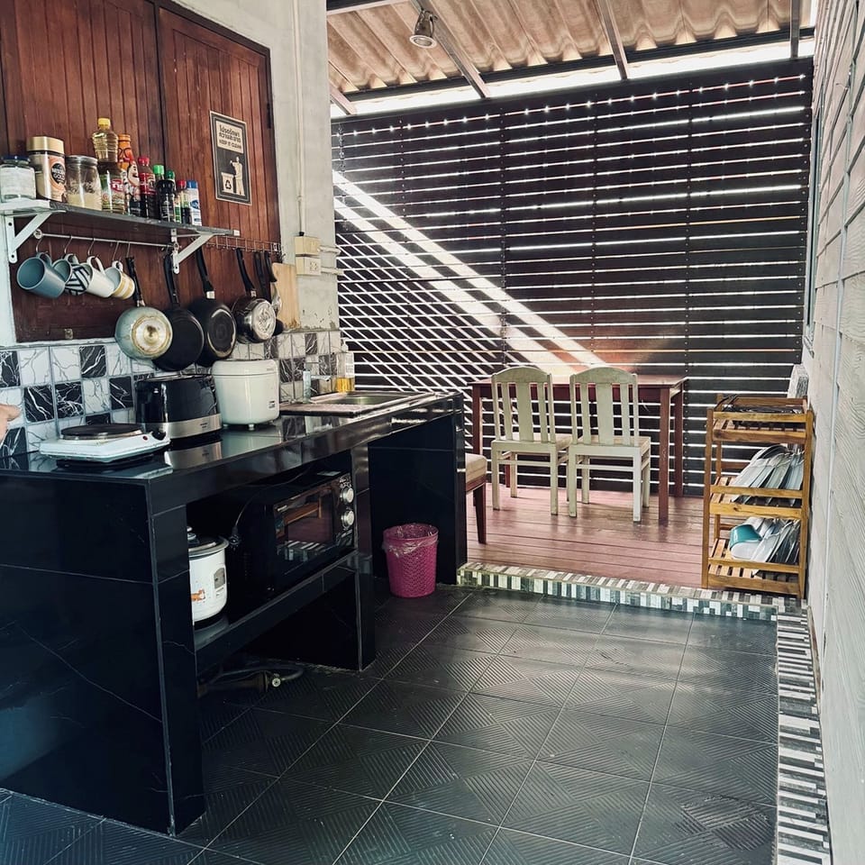 Standard Double Room, 1 Queen Bed | Private kitchen | Coffee/tea maker, electric kettle