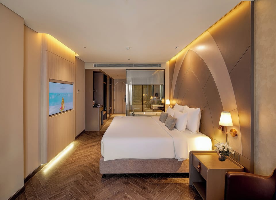 Champa Junior Suite | Minibar, in-room safe, desk, laptop workspace