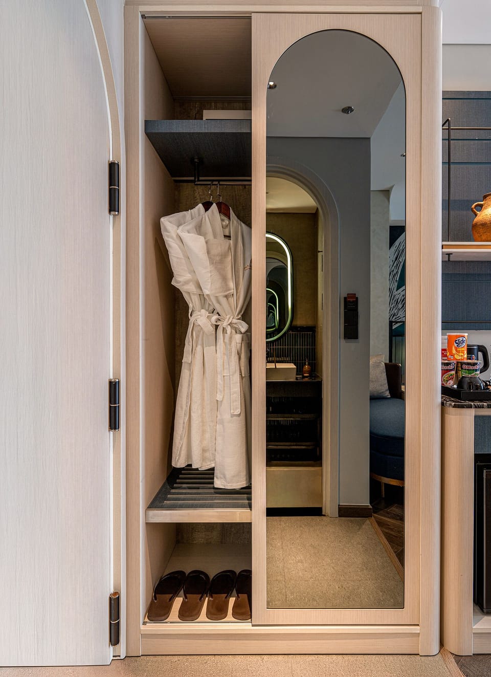 Deluxe Double Room | Wardrobe
